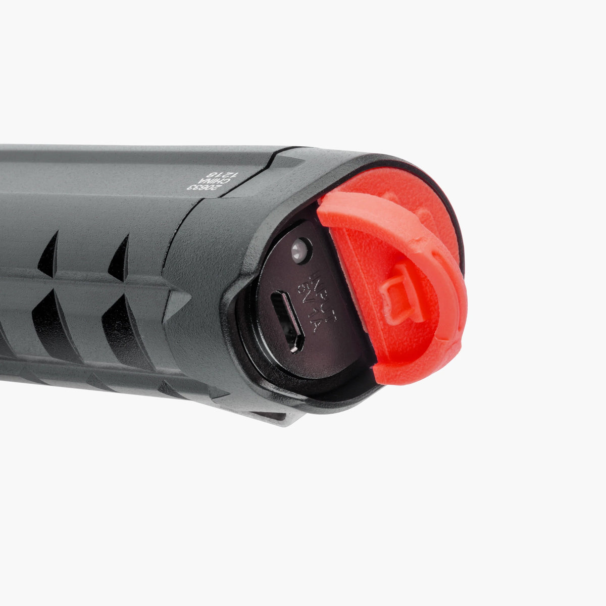 800 Lumens LED Flashlight Q659